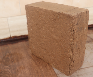 Premium coco pith blocks for superior soil conditioning and plant growth