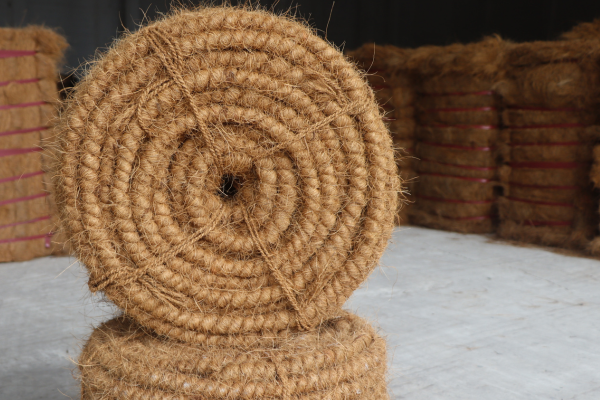 Durable twisted coir fibre strands ideal for eco-friendly ropes and mats with strong performance